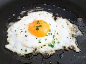 huevos de gallina al aire libre