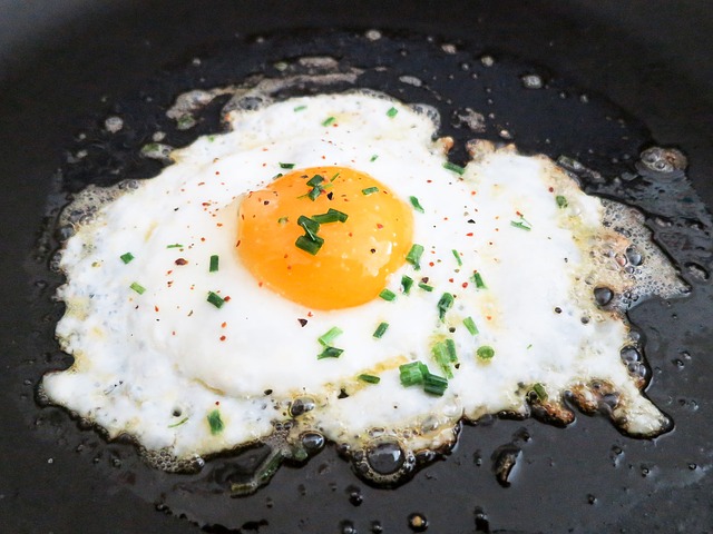 cocinar un huevo